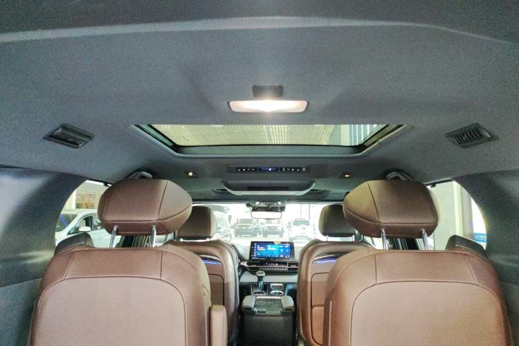 Used Toyota Granvia 2023 2.5L Hybrid Flagship VIP Edition
