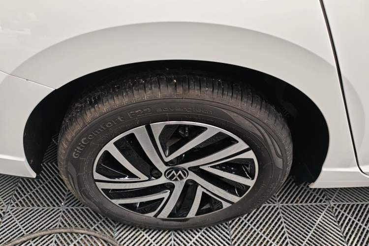 Used Volkswagen Lavida 2024 300TSI DSG Starry Sky Deluxe Edition Right Rear Wheel Hub