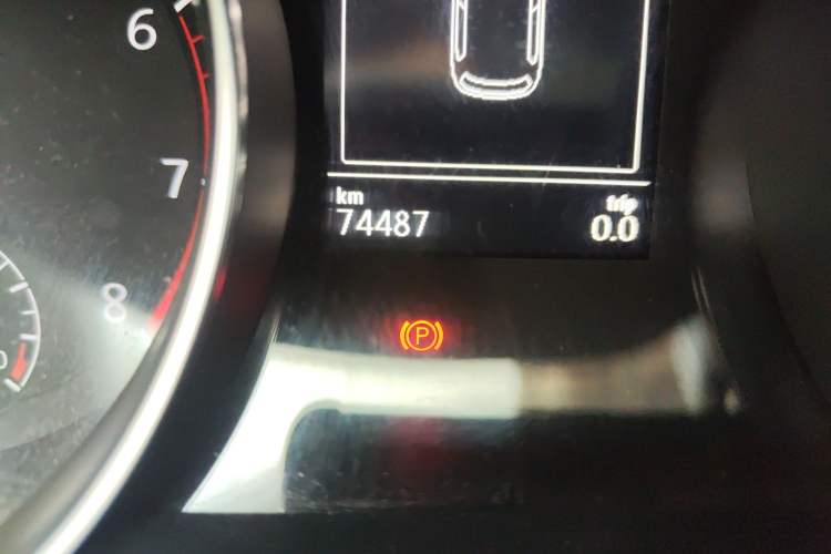 Used Volkswagen Golf 2018 230TSI Automatic Comfort Model Odometer Close Up