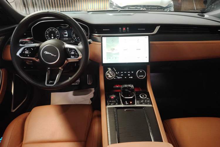 Used Jaguar XFL 2024 2.0T P300 Four-Wheel Drive Flagship Sport Gold Edition
