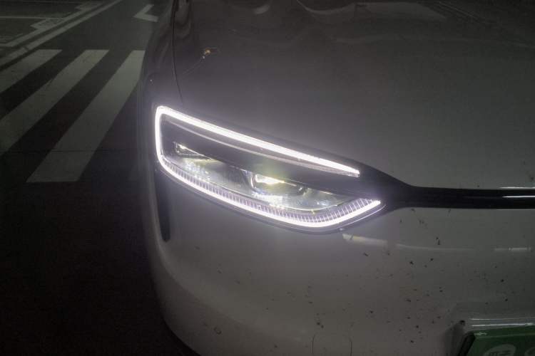 Used Hima AITO M7 2026 Model Pure Electric Max All-Wheel Drive 5-Seater Version Right Front Headlight