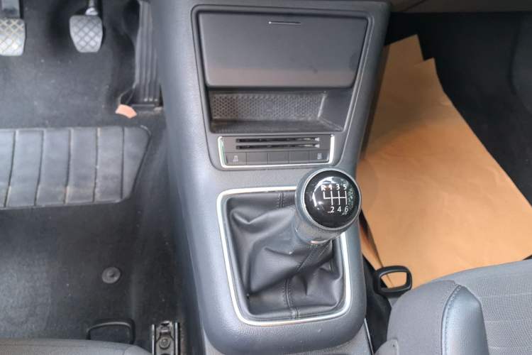 Used Volkswagen Tiguan 2015 1.8TSI Manual Two-Wheel Drive Fashion Edition Gear Lever