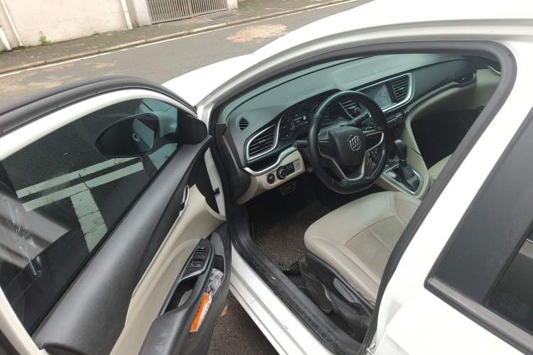 Used Buick GT 2016 15N Automatic Elite Edition Driver Seat