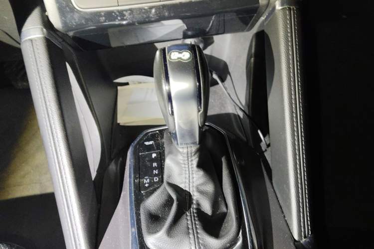 Used Renault Koleos 2017 2.0L Two-Wheel Drive Luxury Edition Gear Lever