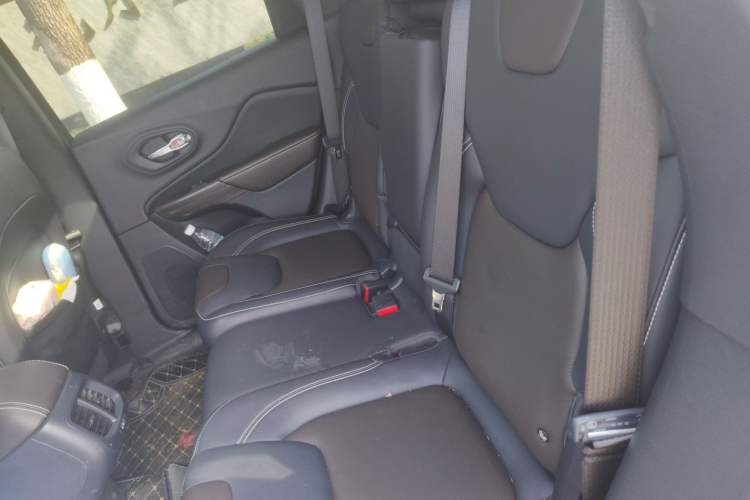 Used Jeep Cherokee 2020 2.0L Two-Wheel Drive Classic Sports Edition