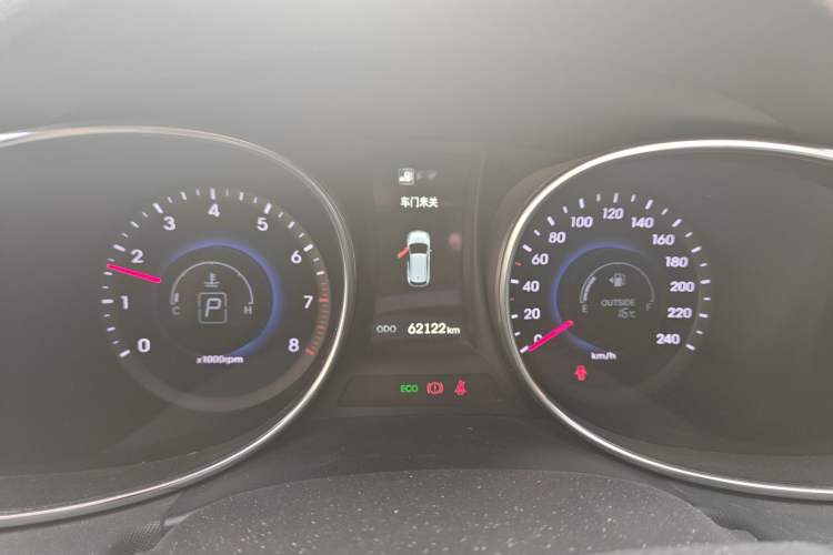 Used Hyundai Santa Fe 2015 2.0T Automatic Two-Wheel Drive Smart Version 5 Seats Instrument Cluster