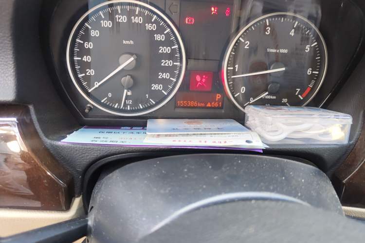 Used BMW 3 Series 2010 320i Luxury Model Odometer Close Up