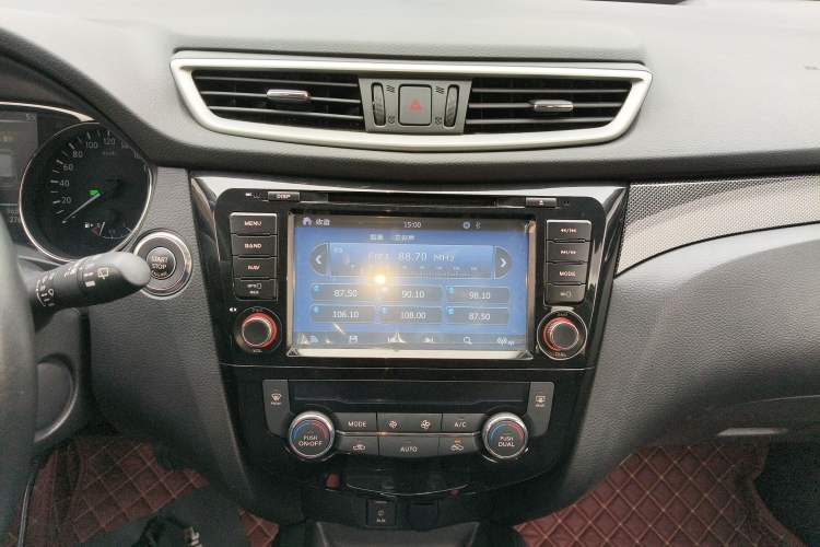 Used Nissan X-Trail 2014 2.5L CVT Leading Edition 4WD
