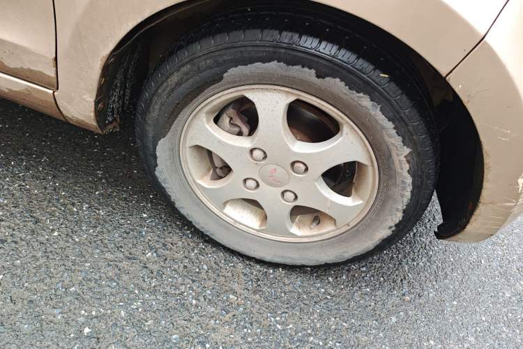 Used Wuling Hongguang 2013 1.5L S Luxury Model Right Front Wheel Hub