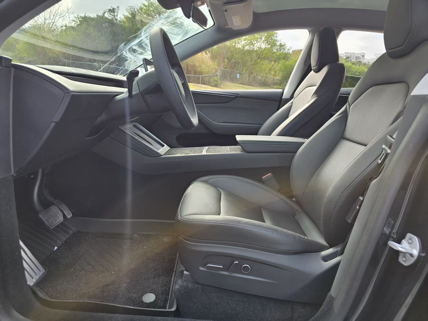 Переднее сиденье в автомобиле