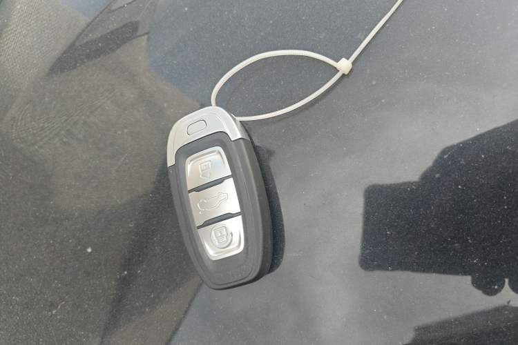 Used Hongqi E-QM5 2021 Online Booking Charging Basic Edition 5 Seats