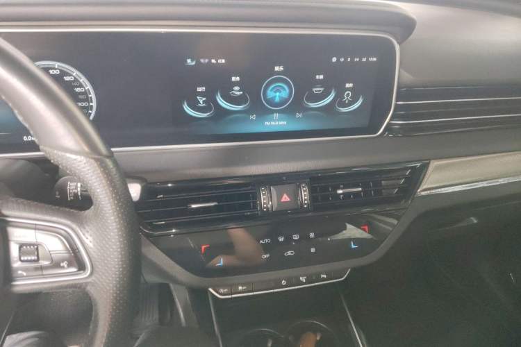 Used Hongqi HS5 2022 Revised Version 2.0T Smart Connect Flagship Edition Audio And AC Panel