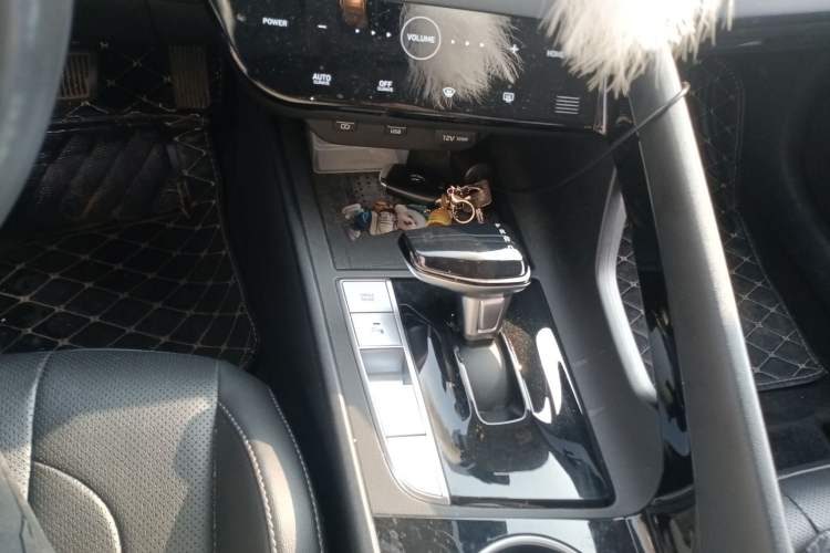 Used Hyundai Elantra 2021 1.5L CVT LUX Prestige Edition Gear Lever