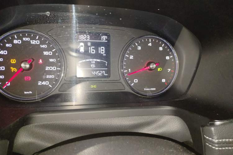 Used Roewe RX5 2016 20T Two-Wheel Drive Automatic Internet Smart Edition