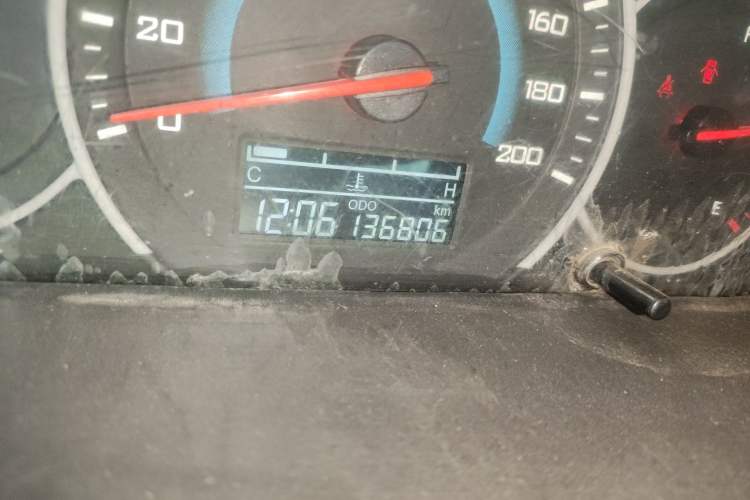 Used Wuling Rongguang V 2015 1.2L Standard Version Odometer Close Up