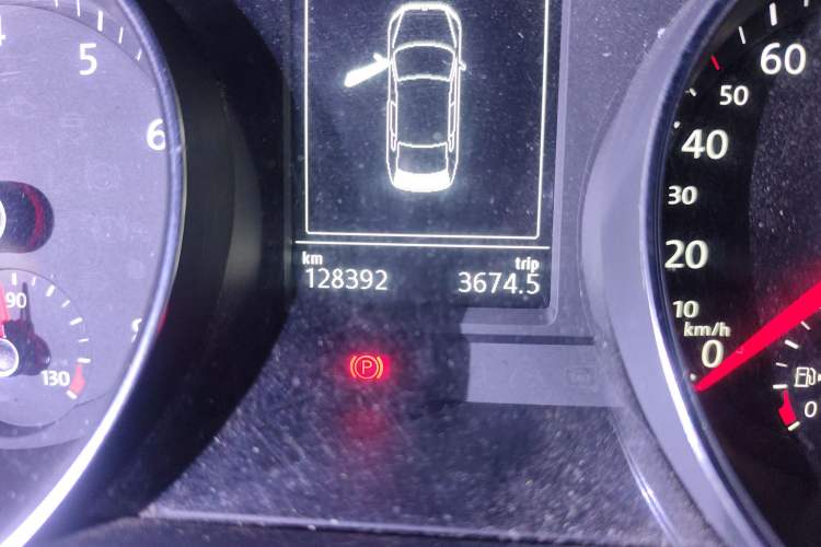 Used Volkswagen Magotan 2017 330TSI DSG Luxury Model Odometer Close Up