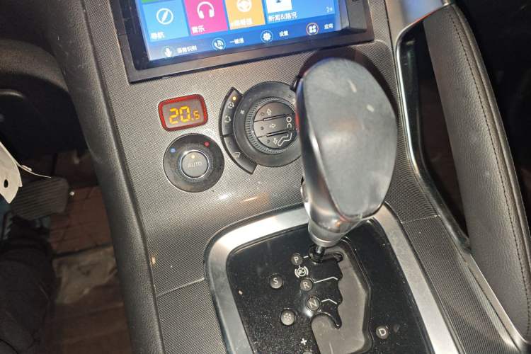 Used Peugeot 3008 2016 2.0L Automatic Trend Edition Gear Lever