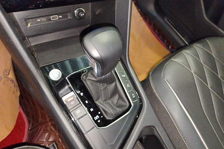 Used Volkswagen Tiguan L 2022 330TSI Automatic Two-Wheel Drive R-Line Enhanced Edition
