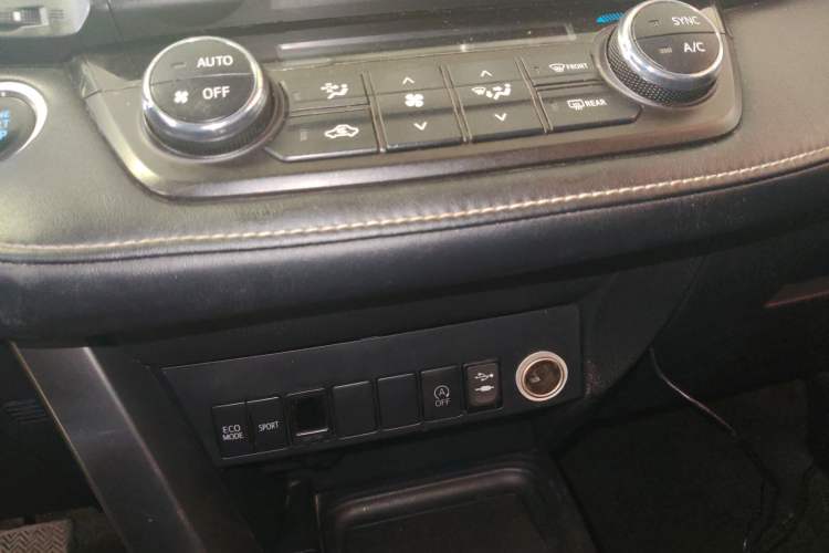 Used Toyota RAV4 2016 2.0L CVT Two-Wheel Drive Fashion Edition China V Standard
