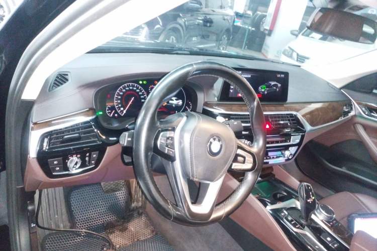 Used BMW 5 Series 2019 525Li Luxury Package