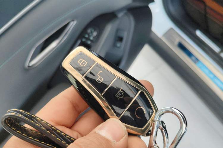 Used BYD Qin L 2025 DM-i Smart Drive 80KM Leading Model Vehicle Key