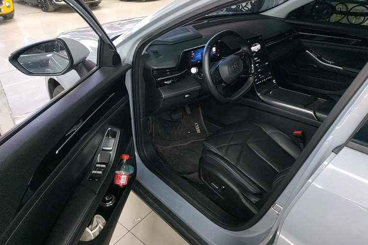 Used Geely Galaxy L6 2024 125km PLUS Dragon Edition Driver Seat