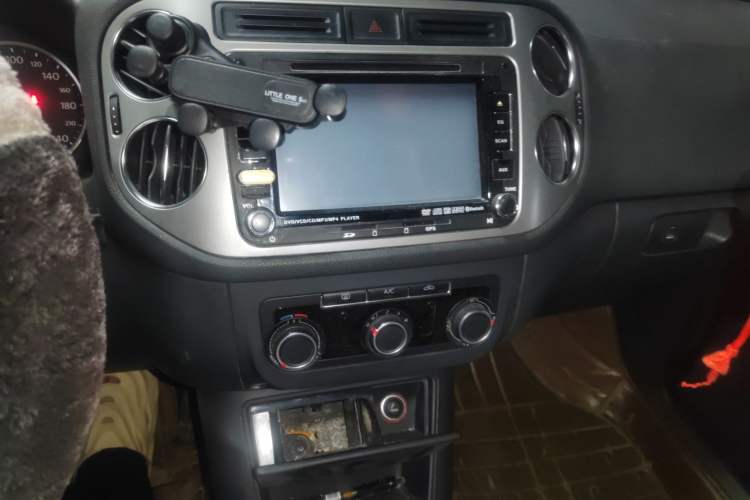 Used Volkswagen Tiguan 2013 1.8TSI Automatic Two-Wheel Drive Trend Edition Audio And AC Panel