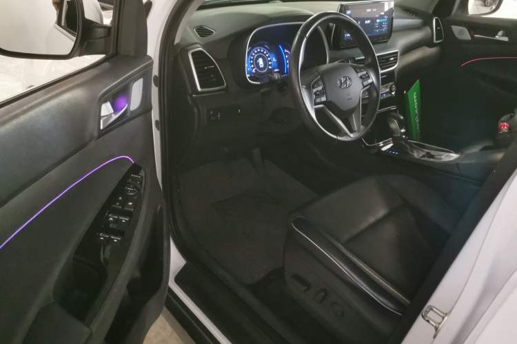 Used Hyundai Tucson 2019 280TGDi Dual-Clutch Two-Wheel Drive Fashion Edition China VI Standard
