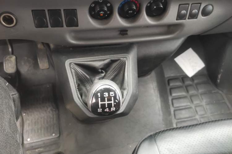 Used JMC Transit 2017 2.8T Commercial Version Short Wheelbase Mid-Roof 6/7/8-Seater JX493
