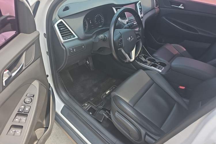 Used Hyundai Tucson 2015 1.6T Dual-Clutch Two-Wheel-Drive Smart Model Driver Seat