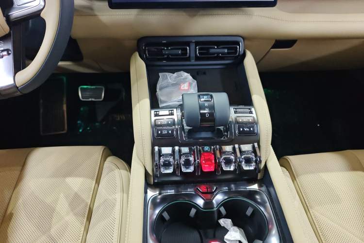 Used Formula Leopard Leopard 5 2023 Navigator Edition
