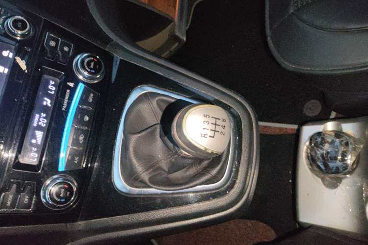 Used Haval H6 2015 Upgraded Model 1.5T Manual Two-Wheel Drive Elite Version