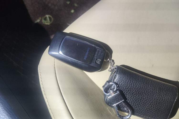 Used Toyota RAV4 2013 2.0L CVT Four-Wheel Drive New Edition