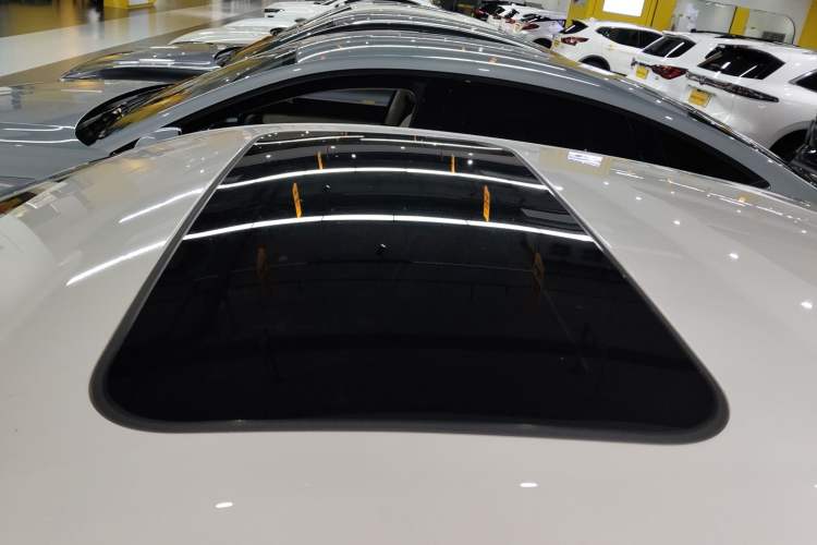 Used Nissan Sylphy 2023 Revised 1.6L CVT Enjoyment Edition Roof