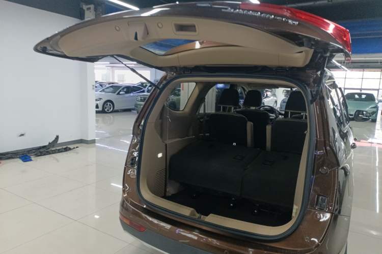 Used Baojun 730 2017 1.5T Manual Fashion Version 7 Seats China V Emission Standard
