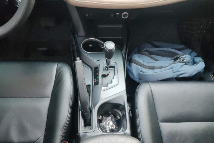 Used Toyota RAV4 2016 2.0L CVT Two-Wheel Drive Fashion Edition China V Standard
