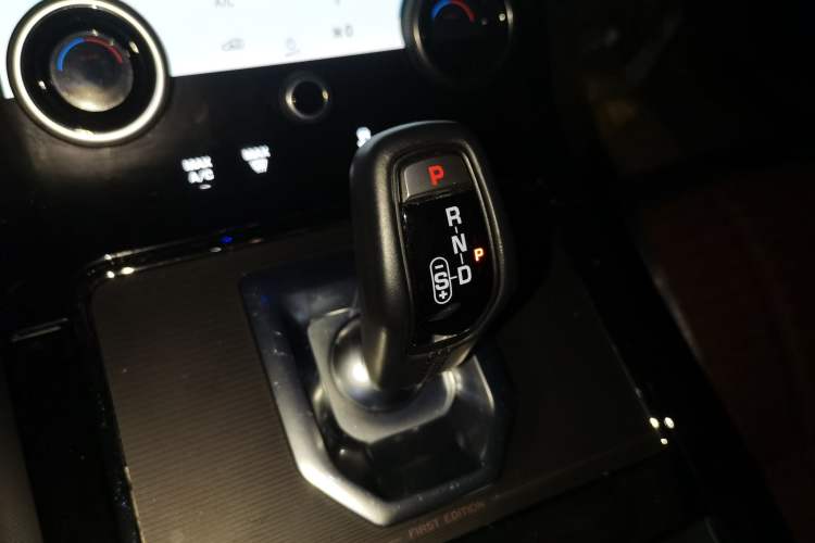 Used Land Rover Range Evoque 2021 Range Rover Velar L 249PS R-Dynamic First Edition
