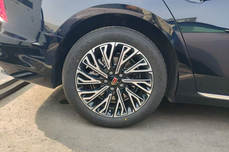 Used Hongqi H5 2025 2.0T Automatic Flag Edition – 500 000 Units Commemorative Version