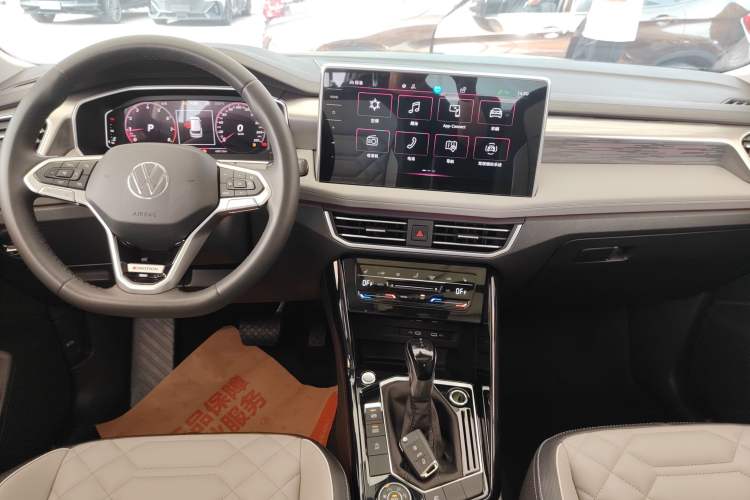 Used Volkswagen Tayron 2023 Revised Version 380TSI All-Wheel Drive R-Line High-Energy Edition Audio And AC Panel