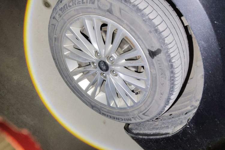 Used JAC Group Refine A60 2017 1.5 TGDI Automatic Luxury Model Right Front Wheel Hub