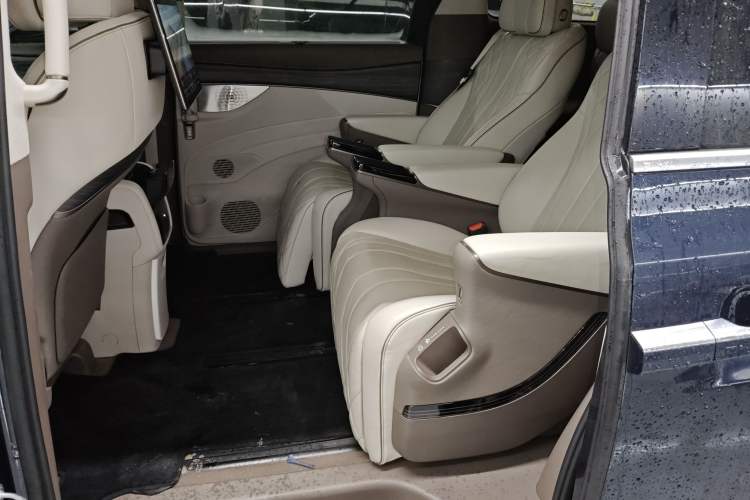 Used Denza D9 2022 DM-i 970 Four-Wheel Drive Flagship Model