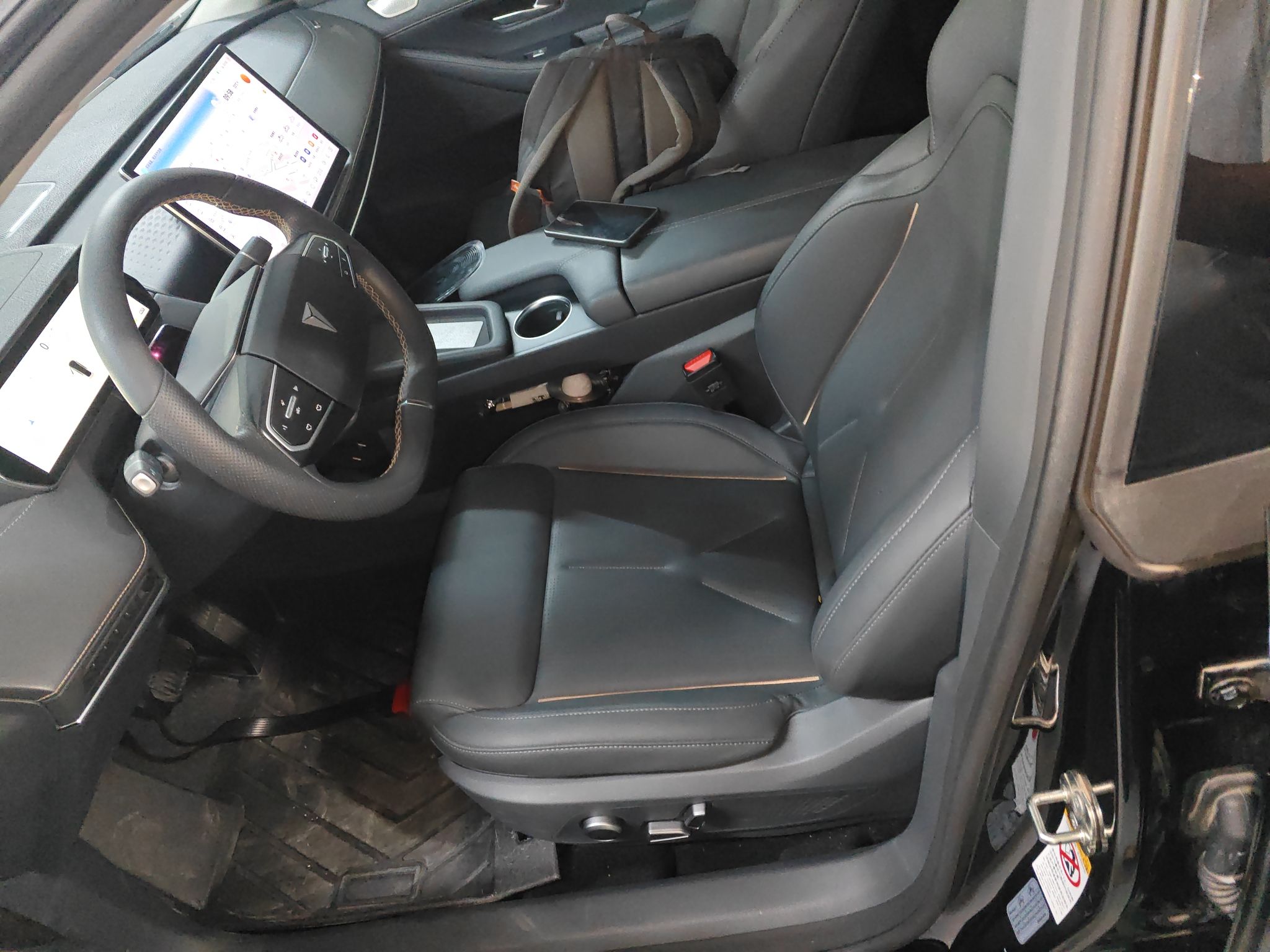 Переднее сиденье в автомобиле