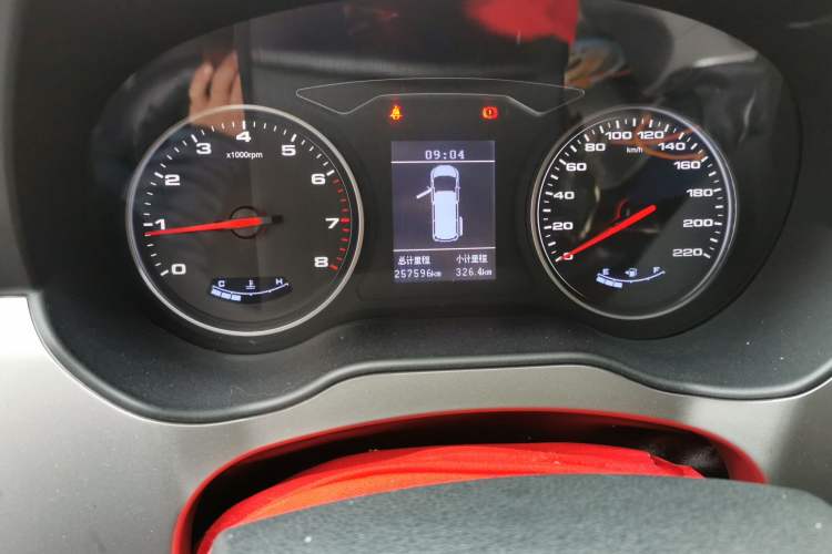 Used JAC Refine M4 2016 2.0L Manual Standard Edition Odometer Close Up