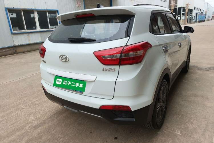 Used Hyundai ix25 2015 1.6L Automatic Two-Wheel-Drive Deluxe DLX Model Rear Right 45 Deg