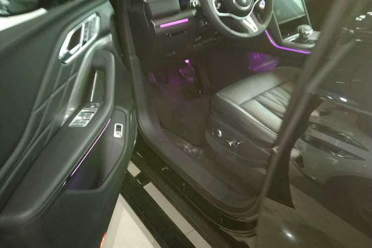 Used Hongqi HS7 PHEV 2024 2.0T PHEV Four-Wheel Drive Flagship Edition 7 Seats
