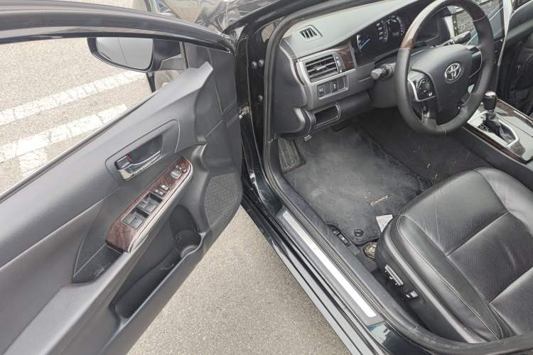 Used Toyota Camry 2016 2.0G 10th Anniversary Leading Edition
