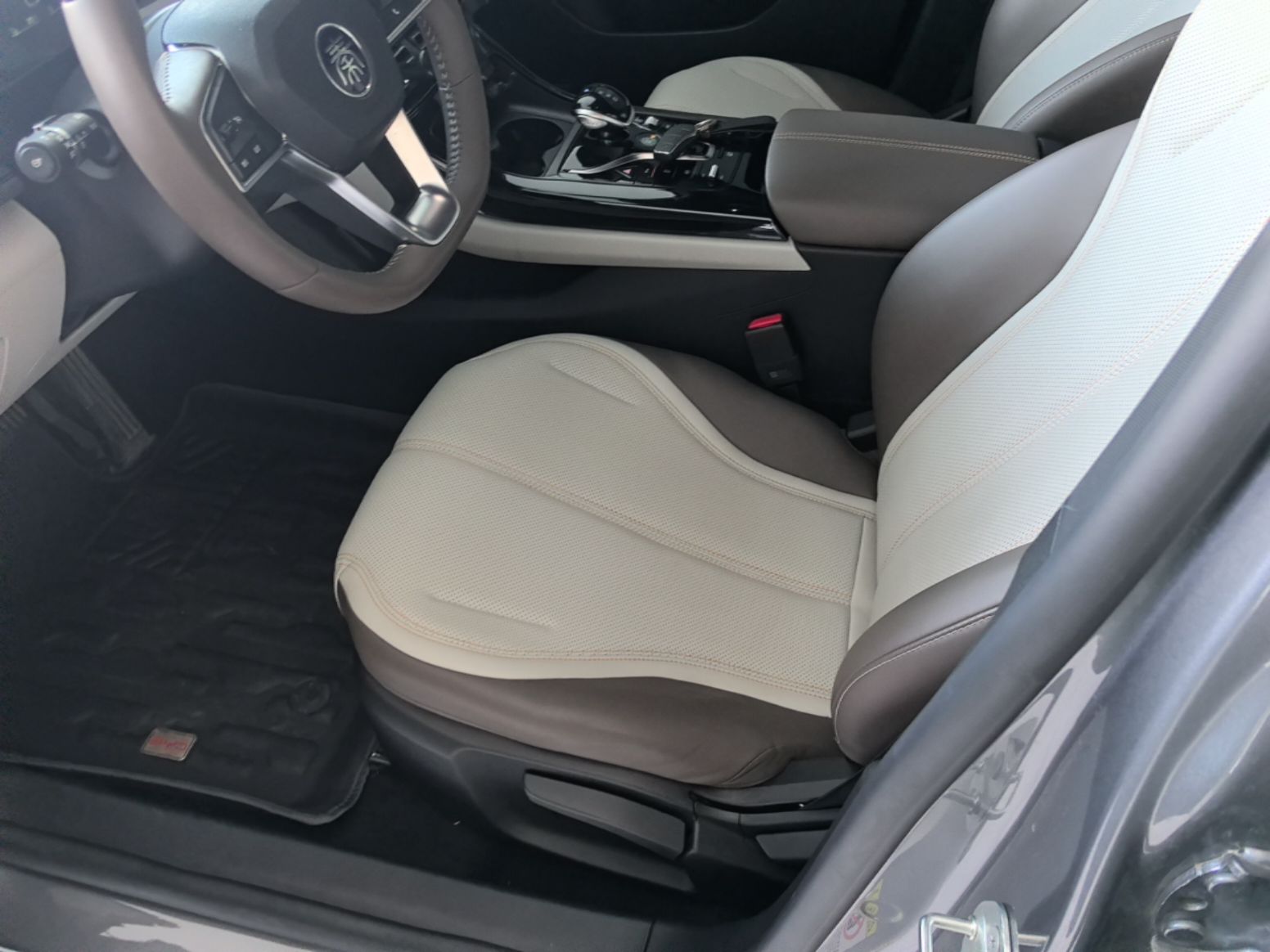 BYD Qin PLUS 2024 HONOR Edition DM-i 55KM Leading Model — снимка 17