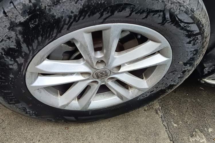 Used Zotye T600 2015 1.5T Manual Luxury Model Left Front Wheel Hub