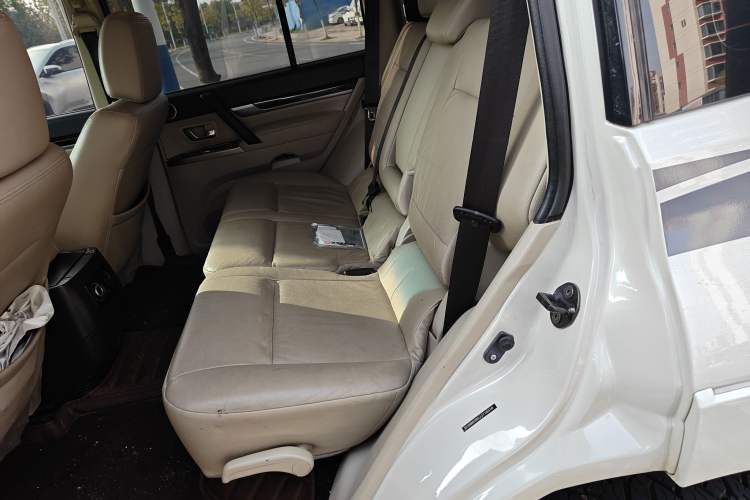 Used Mitsubishi Pajero 
