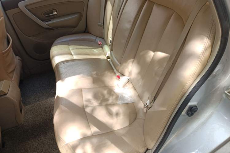 Used Dongfeng Aeolus A60 2014 1.6L Manual Luxury Model
